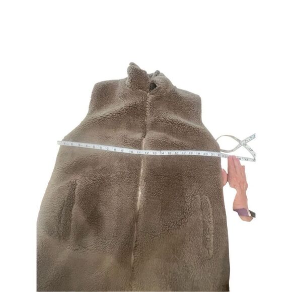 Janice Sherpa Lined Vest Jacket  Khaki One Size NWT - Picture 4 of 7